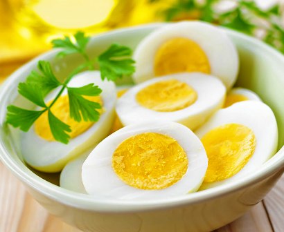 كيف تسلق البيض؟... 5 خطوات مضمونة للحصول على بيض مثالي