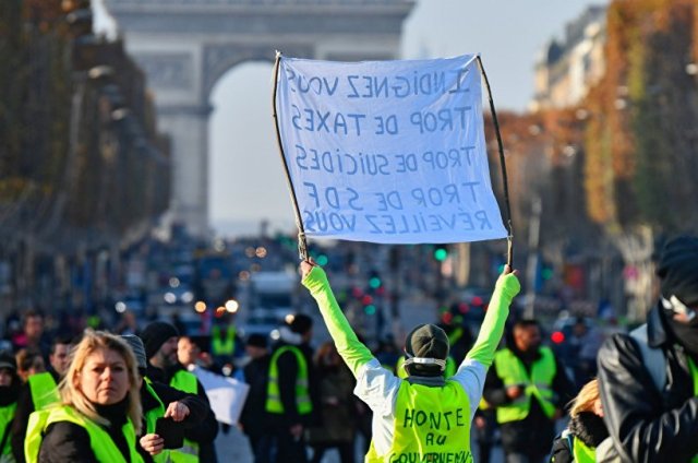 باريس تستعد لموجة احتجاجات جديدة على ارتفاع أسعار الوقود