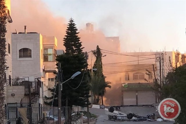 عشرات الاصابات بتفجير العدو الاسرائيلي منزل عائلة ابوحميد في مخيم الامعري