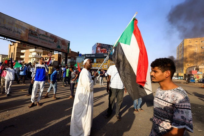 المعارك تتواصل في السودان وتظاهرات محدودة في الخرطوم والنيل الأبيض
