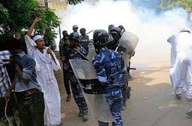السودان: تظاهرة احتجاجية باتجاه القصر الرئاسي لمطالبة البشير بالإستقالة