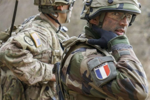 هل تستطيع فرنسا ملء الفراغ عقب مغادرة القوات الأمريكية سورية؟