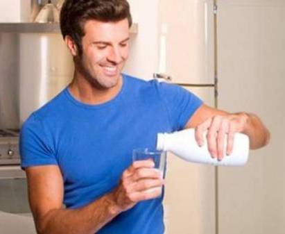 لماذا يجب أن يتجنب الرجال تناول الحليب؟