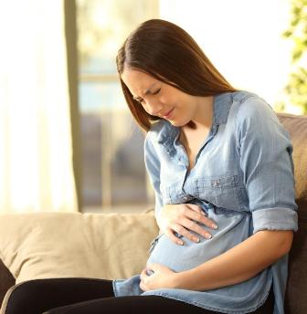 ما هي أعراض نزول الجنين في الحوض استعداداً للولادة؟
