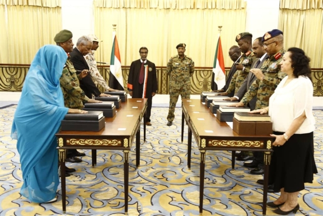 تشكيلة «المجلس السيادي» في السودان: كفّة العسكر هي الراجحة