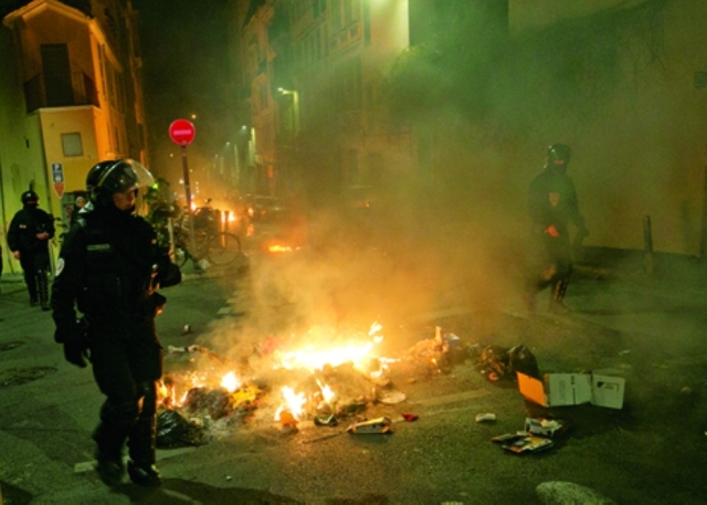 انفجار باريس يطغى على احتجاجات «السترات الصفر»