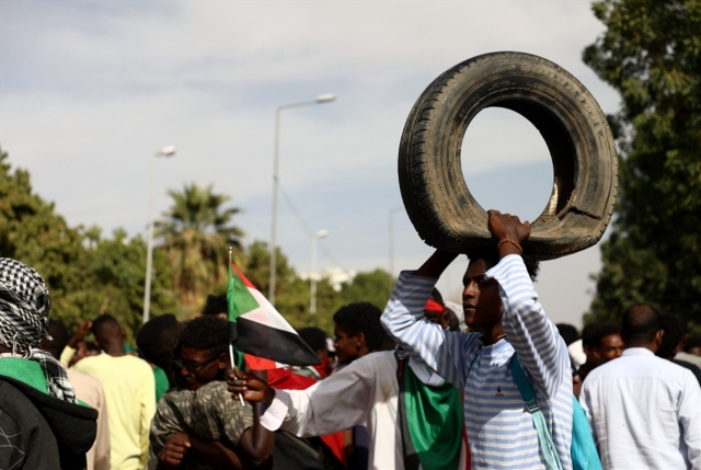 السودانيّون لا يصدّقون مماحكات السلطة: صفقة التطبيع خاسرة