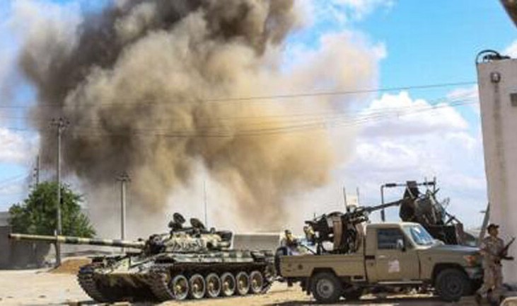 احتدام المعارك في ليبيا رغم اختراق كورونا للبلاد