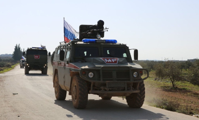 الشرطة العسكرية الروسية تسير دوريات بمسارات جديدة في «منبج» … الجيش يدك إرهابيي «النصرة» ويمنع تسللهم من «المنزوعة السلاح»