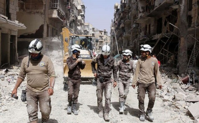 الدفاع الروسية: "الخوذ البيضاء" أنتجوا فيديو مفبركا لهجوم كيميائي في إدلب