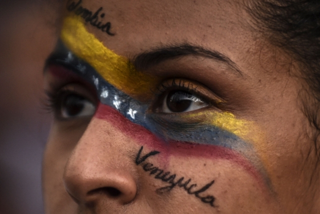 فنزويلا تقاتل عن العالم.. الجيش يصطفّ مع الرئيس: لا اعتراف بالانقلاب