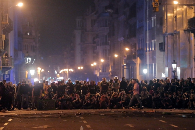 تعقّد المشهد في كتالونيا: مدريد على موقفها والانفصاليون منقسمون