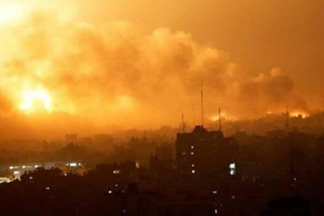 طائرات الاحتلال وزوارقه الحربية تقصف مواقع للمقاومة في غزة
