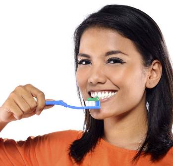 معلومات خاطئة عن تنظيف الأسنان