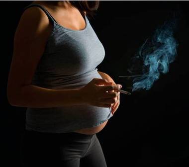 للمرأة الحامل.. سيجارة واحدة قد تودي بطفلك!
