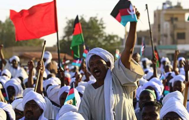 "ثورة إنقاذ" أم "إنقاذ الثورة: السودان إلى أين؟