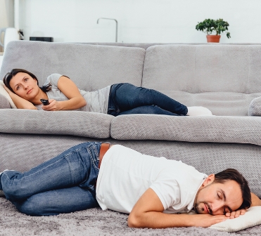 ما العلاقةُ بين مِقدار نوم زوجك في الليل وفرصتك في الحمل؟