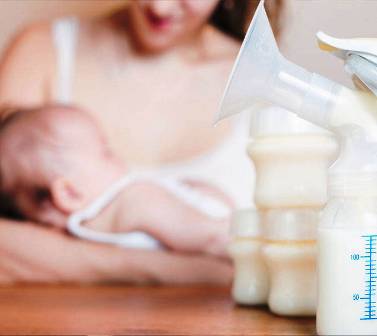 فوائد مذهلة وغير متوقّعة لحليب الأمهات.. ولكن للكبار!