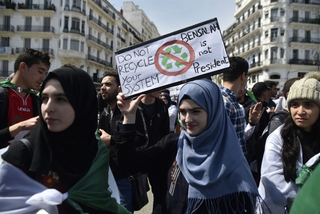 الجزائر ..الجيش يحسم موقفه: لإجراء الانتخابات في موعدها