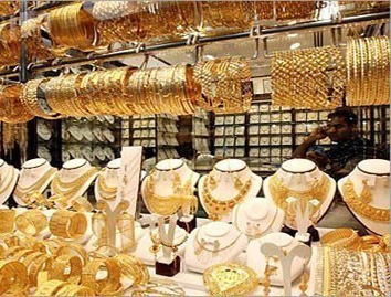 الأصفر الذي يوصف بأنه “زينة وخزينة”! غرام الذهب يلامس حافة الـ 20 ألف ليرة… والصناعة تفقد بريقها