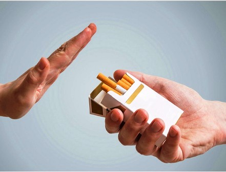 ما هي العلاقة بين إقلاع الرجل عن التدخين وزيادة وزنه؟
