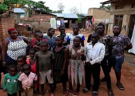 هروب أب بعدما أنجبت زوجته 38 طفلا.. قصة أكبر عائلة في إفريقيا


