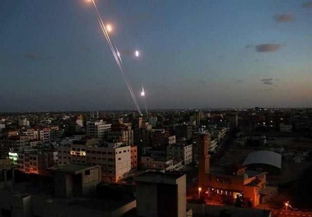 7 شهداء وعشرات الاصابات في العدوان المتواصل على غزة ونتنياهو يأمر الجيش بتكثيف الهجمات
