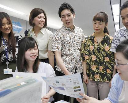 لماذا يُسمح للموظفين في اليابان بالحضور إلى العمل دون ربطات عنق؟