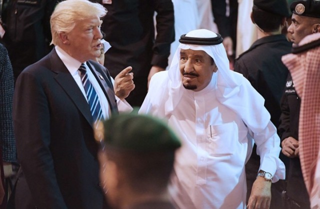 لماذا لا تستطيع السعودية إيقاف إهانات ترامب المتكررة؟