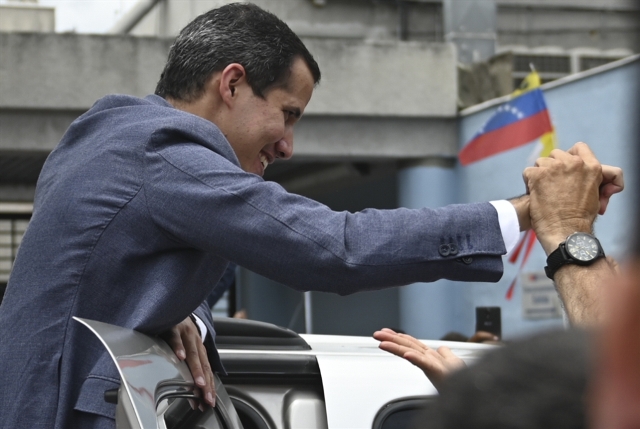 غوايدو يطلب التدخل الأميركي: تضييق على مناصري مادورو في واشنطن