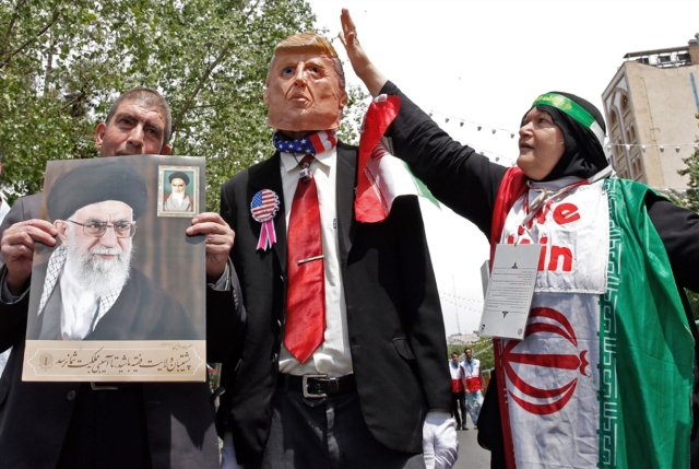 القوات الأميركية في الخليج «فرصة لا تهديد»: طهران ترفض الاتصال بترامب