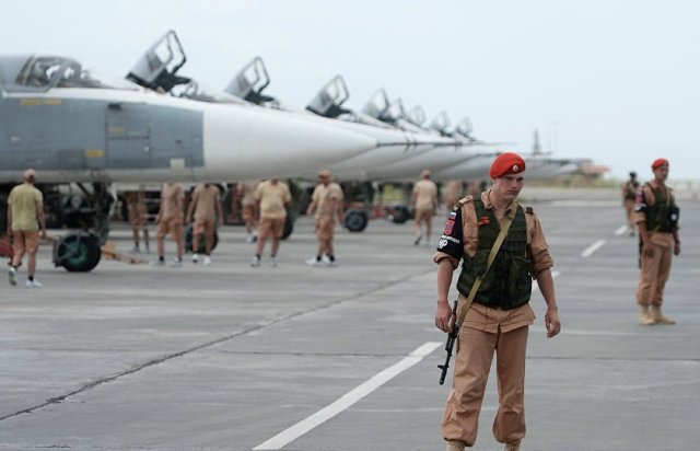الدفاعات الجوية الروسية تتصدى للقذائف الصاروخية في قاعدة حميميم