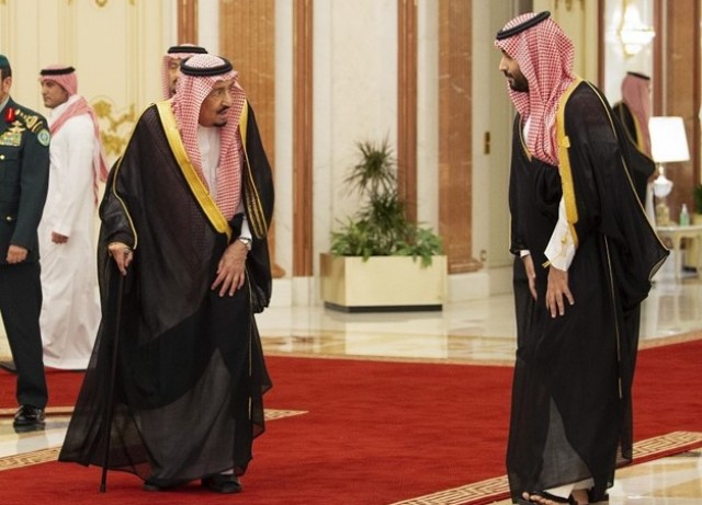 هل تدلّ القمم الثلاث الباهتة على أفول السعودية؟