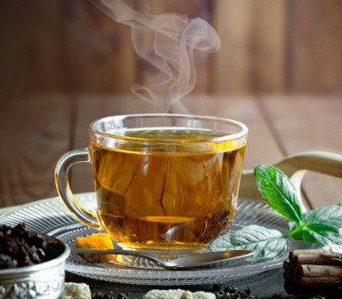 الشاي الأخضر أم الأسود.. أيهما الأكثر فائدة لصحتكِ؟!

