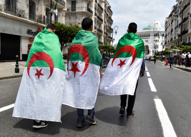 الجيش يتجاهل دعوات الحوار: الانتخابات أمراً واقعاً في الجزائر