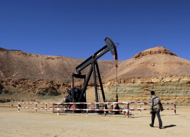 خيارات «المشير» الصعبة: النفط الليبي... قوة حفتر وضعفه