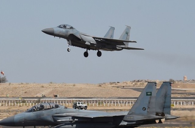الحوثيون يستهدفون مرابض مقاتلات مطار جازان السعودي