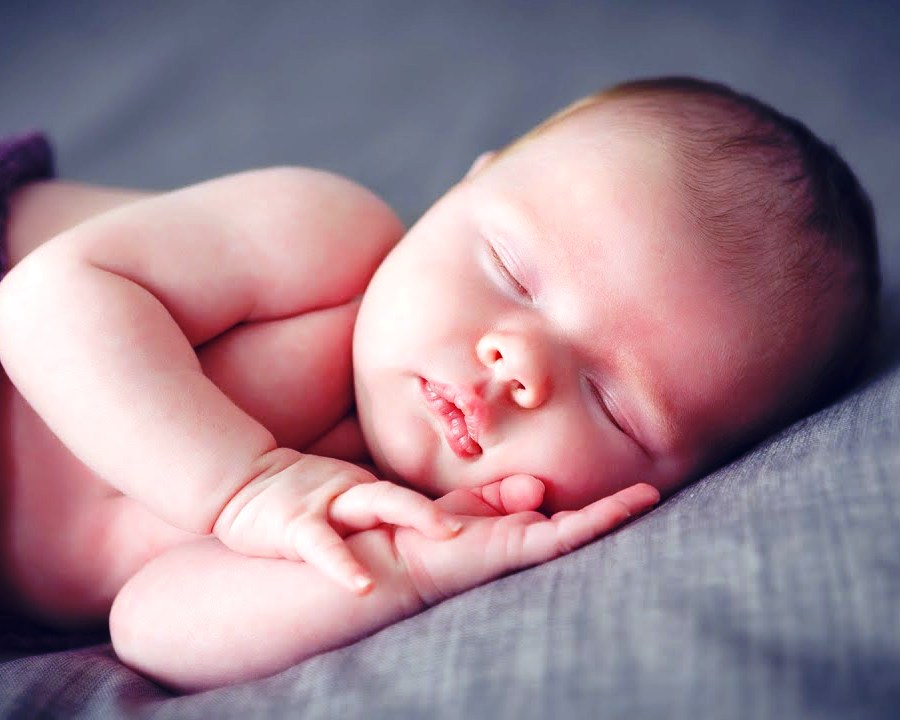 درجة حرارة الغرفة المناسبة للطفل الحديث الولادة

