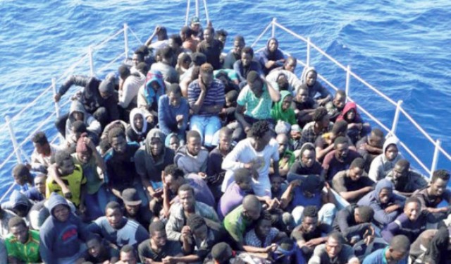 انتشال 55 جثة من قارب انقلب قبالة ليبيا... وعمليات البحث مستمرة للعثور على المزيد