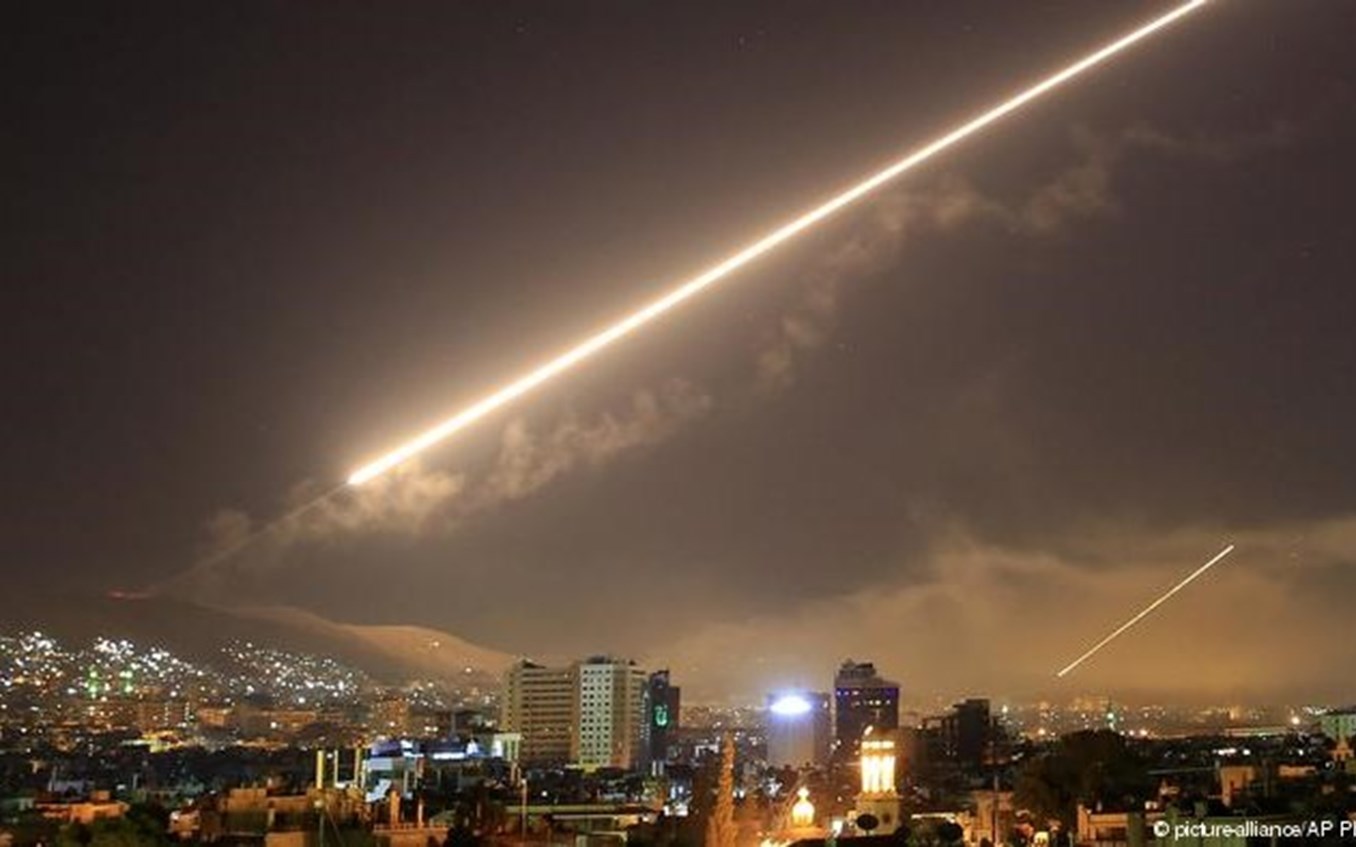 وسائط دفاعنا الجوي تتصدى لعدوان إسرائيلي بالصواريخ على محيط دمشق وتسقط أغلبيتها