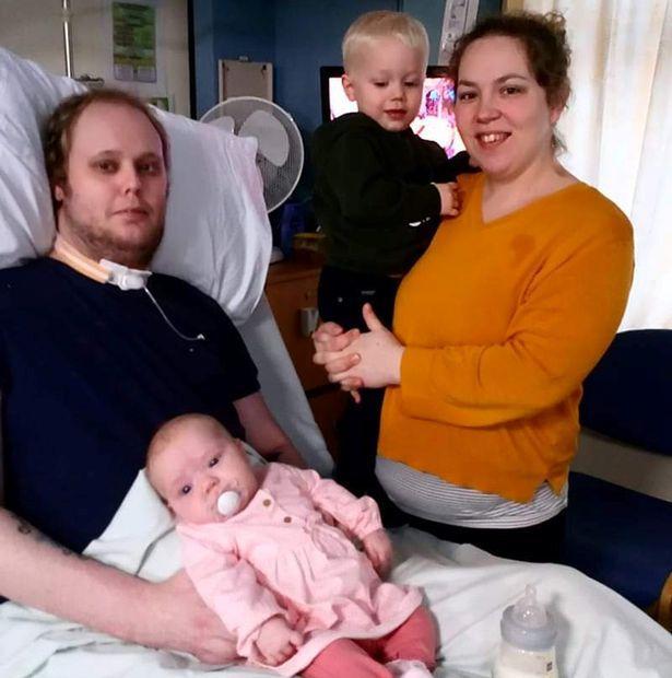 بعد غيبوبة استمرت لمدة 3 أشهر يجد زوجته حاملاً منه