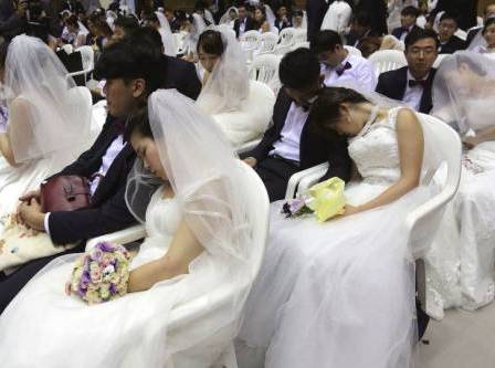 زواج جماعي لمئات الإندونيسيين في ليلة رأس السنة