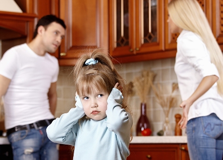 تأثير الطلاق العاطفي أكبر من الطلاق الفعلي على الأبناء.. فماذا يفعل الزوجان؟