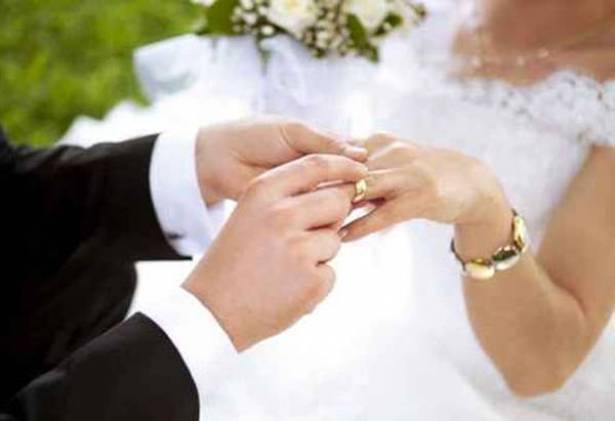 موقع الكتروني يمنح 10 آلاف دولار للراغبين بالزواج