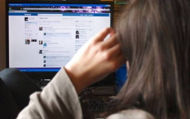 منع النساء من إستخدام “Facebook”.. في بلد أوروبي!