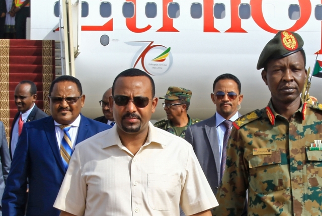 السودان..«العسكري» يصعّد تهديداته: لا اتفاقات مع «الحرية والتغيير»
