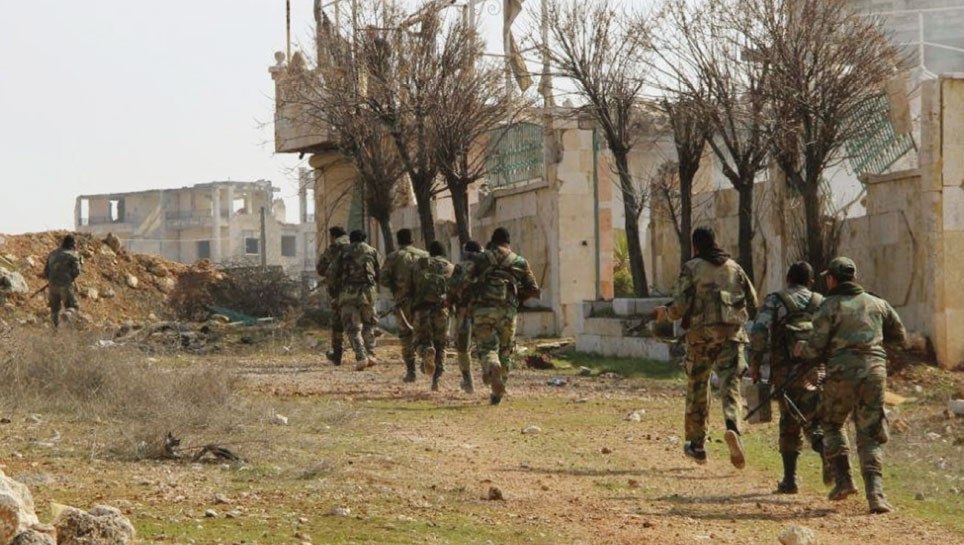 مشّط «M5» تمهيداً لوضعه في الخدمة.. وسيطر على 25 كم من طريق حلب إدلب القديم … الجيش يكتسح مناطق واسعة بريف حلب الغربي ويطرد الإرهاب منها