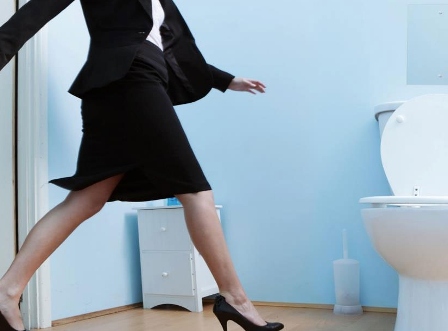 كم مرّة يتعيّن عليكِ الذهاب إلى الحمام يومياً لقضاءِ حاجتكِ؟