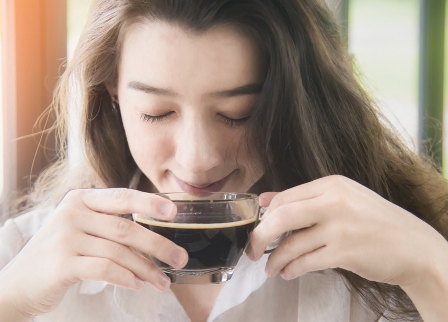 هل هناك علاقة بين شرب القهوة وزيادة الوزن؟