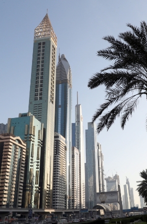 مرة جديدة.. دبي تفتتح أطول فندق في العالم